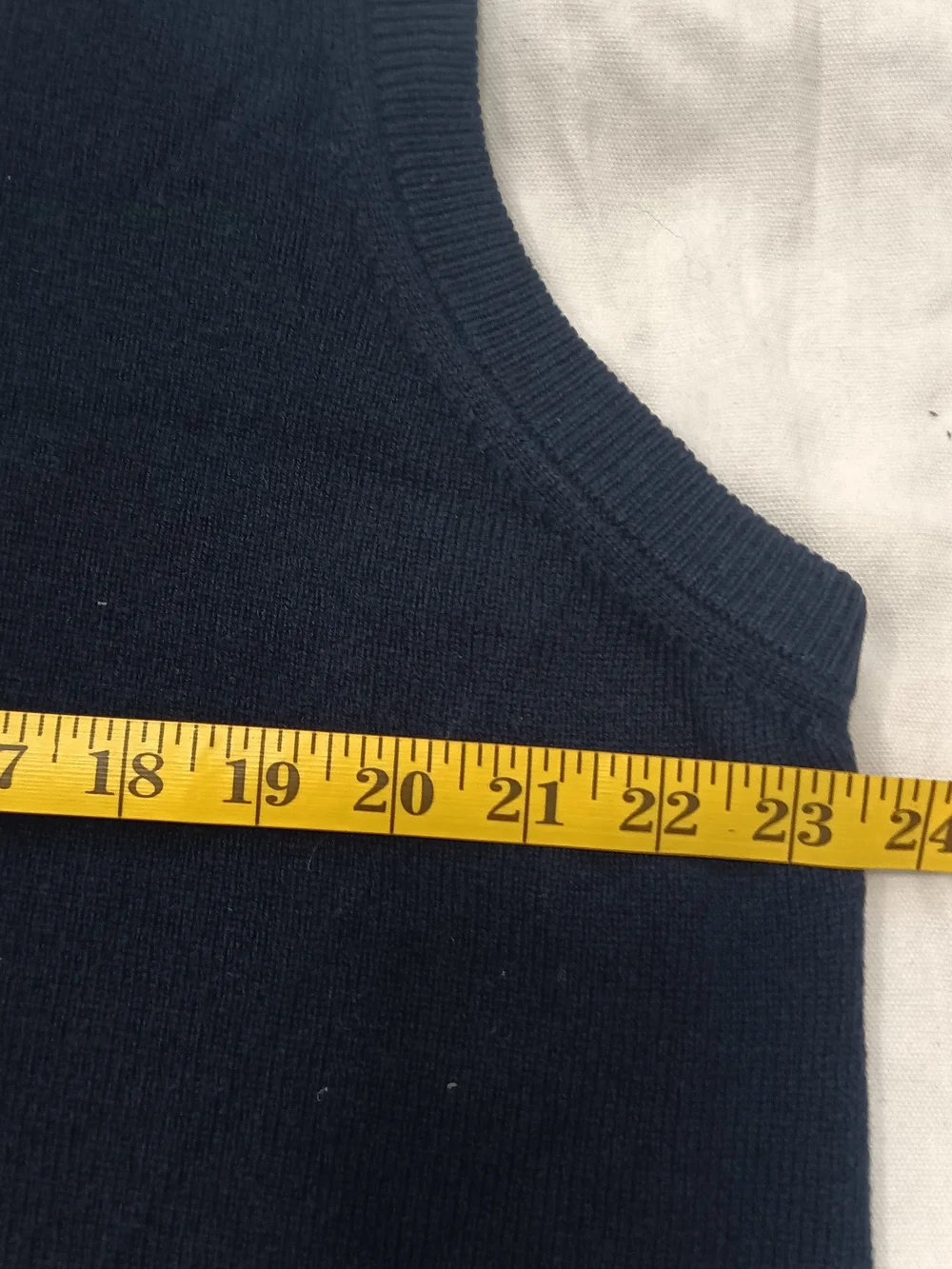 L.L. Bean Men's Dark Navy Classic V-Neck 100% Lambs Wool Sweater Vest Size XL